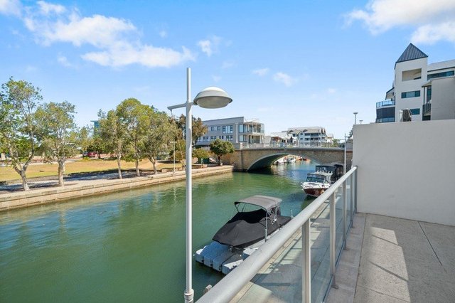 5/4 Torcello Mews, WA 6210