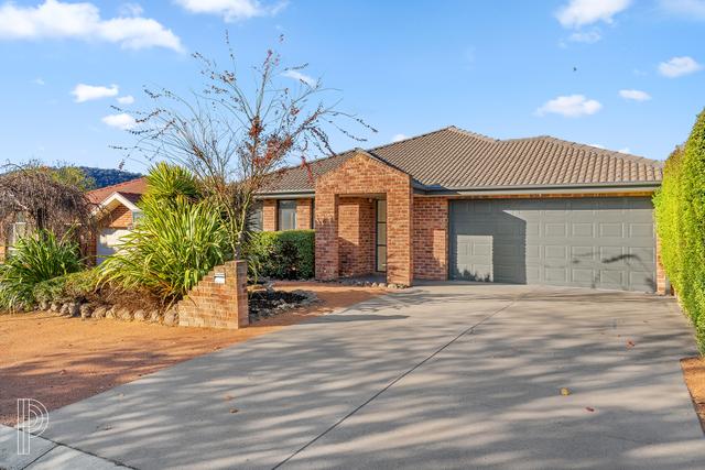 8 Betty Maloney Crescent, ACT 2906