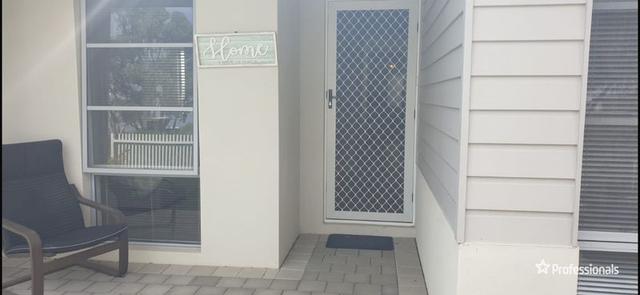 11 Seagrass Street, WA 6035
