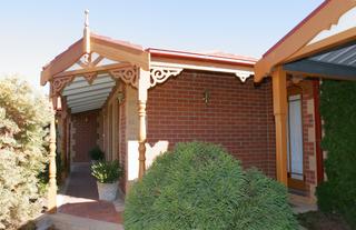 Front Porch/Entrance