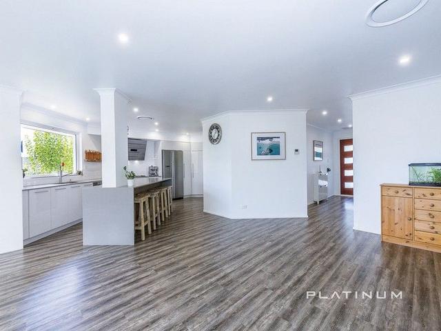 6 Crowther Elbow, WA 6027