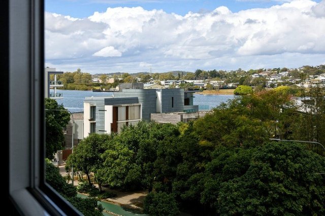10412/8 Harbour Road, QLD 4007
