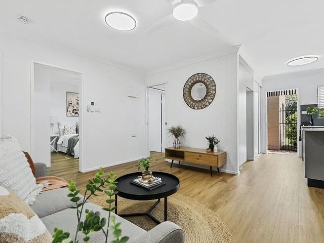 2/9 Veivers Close, QLD 4870