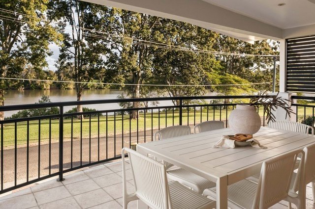 19 Esplanade, QLD 4104