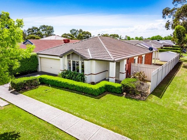 8 Thurvaston Crescent, VIC 3977