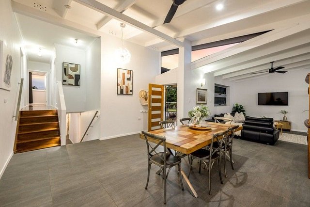 24 Hillview Crescent, QLD 4870