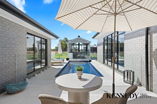 5 Adam Close, NSW 2647