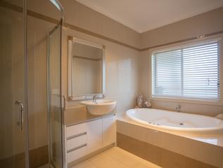 Main Bathroom (2019-11-19)