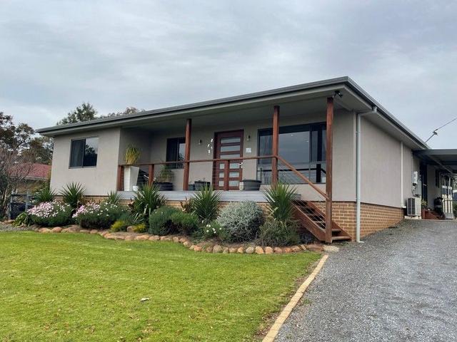 8 Robinson Street, NSW 2804