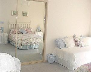 Guest Room (2003-09-26)
