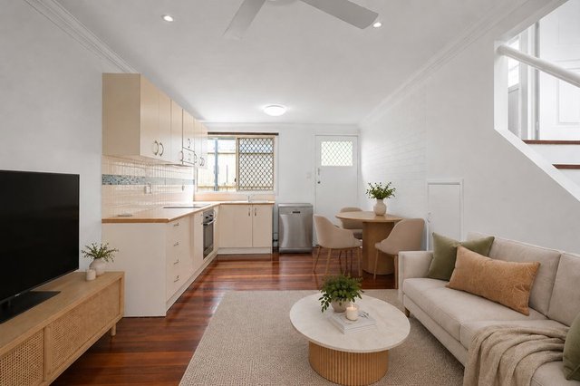 3/2 Clarence Road, QLD 4031