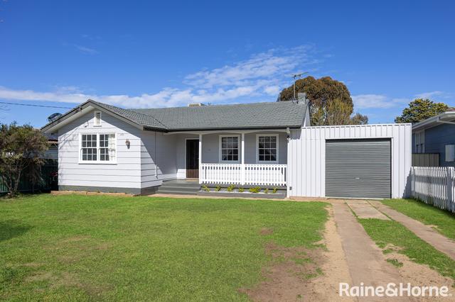 17 Tichborne Crescent, NSW 2650