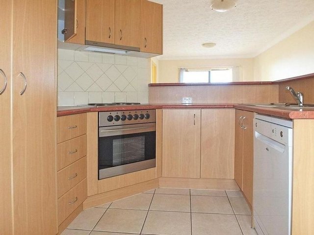 2/31 Rainey St, QLD 4032