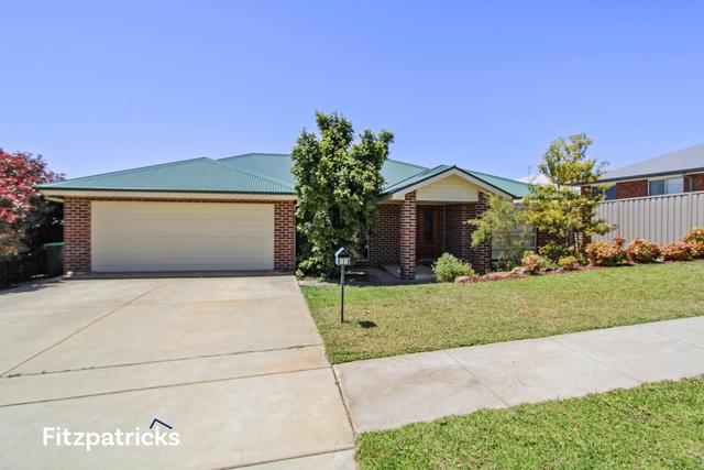 17 Charlton Street, NSW 2650
