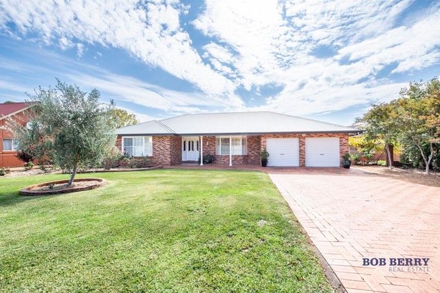 32 Grangewood Drive, NSW 2830