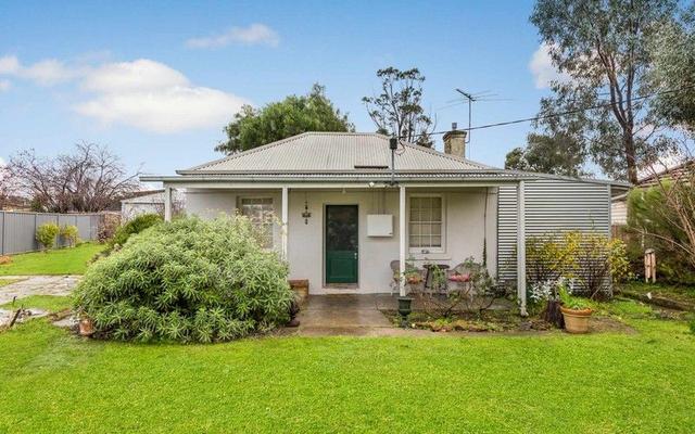 64 Mackenzie Street West, VIC 3555