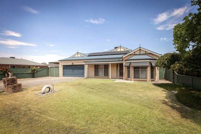 154 Kennedy Street, NSW 2643