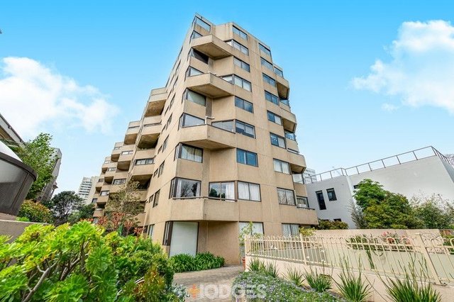 32/27 Queens Road, VIC 3000