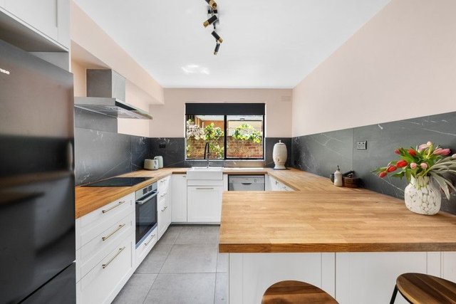 2/70 Droop Street, VIC 3011