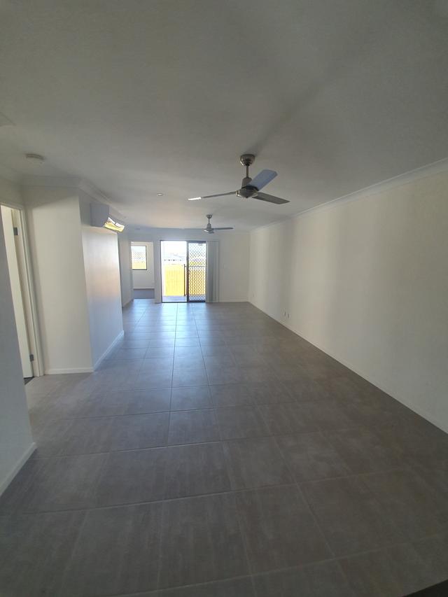 1/11 Ronald Ct, QLD 4301