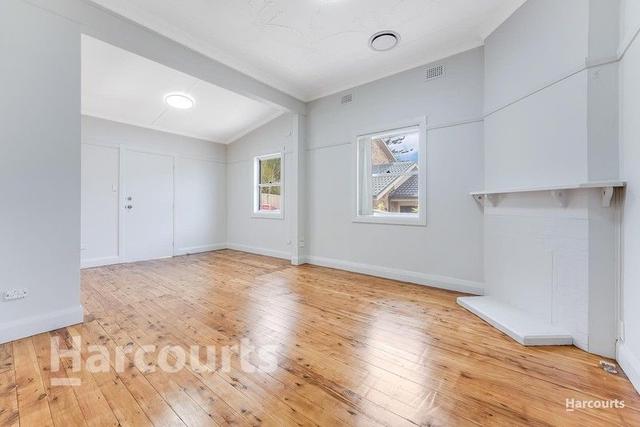 18 Staff Street, NSW 2500