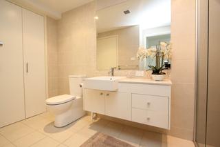 Bathroom (2017-08-03)