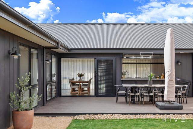 7 Mannifera Drive, NSW 2620