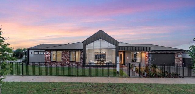 10 Blomeley Street, VIC 3350