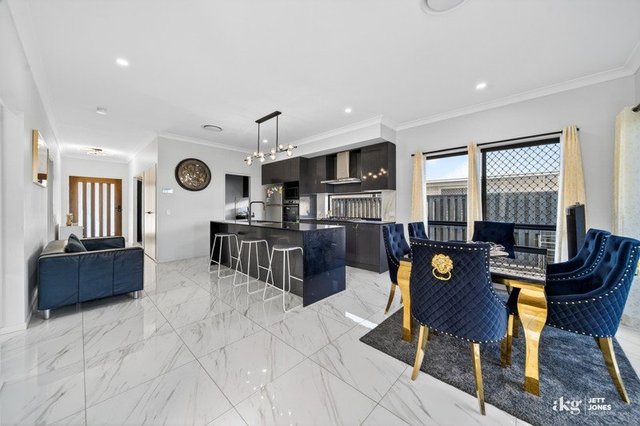 8 Vineyard Drive, QLD 4124
