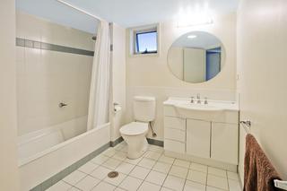 Bathroom (2012-07-27)