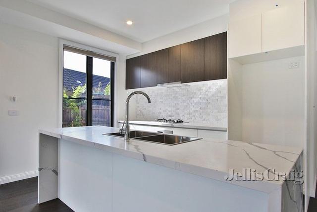 2/24 Walker Road, VIC 3149