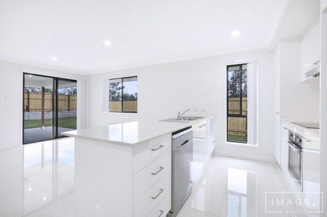 2/96 Baird Circuit, QLD 4301