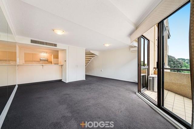 32/27 Queens Road, VIC 3000