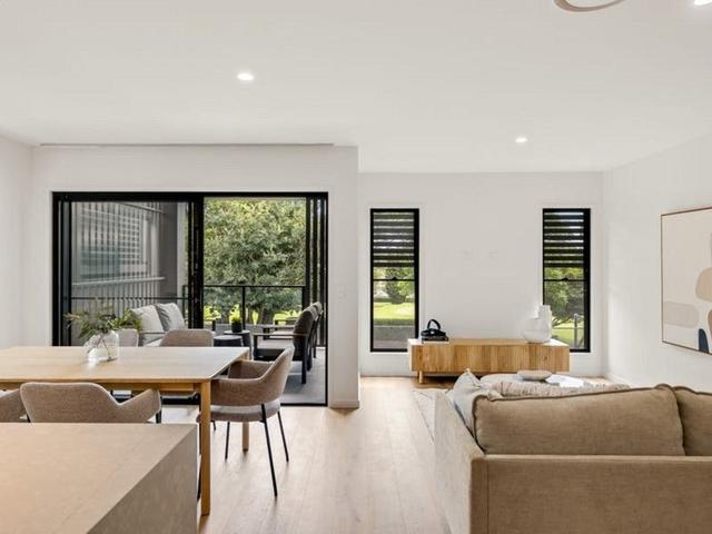 4/248 South Street, QLD 4350