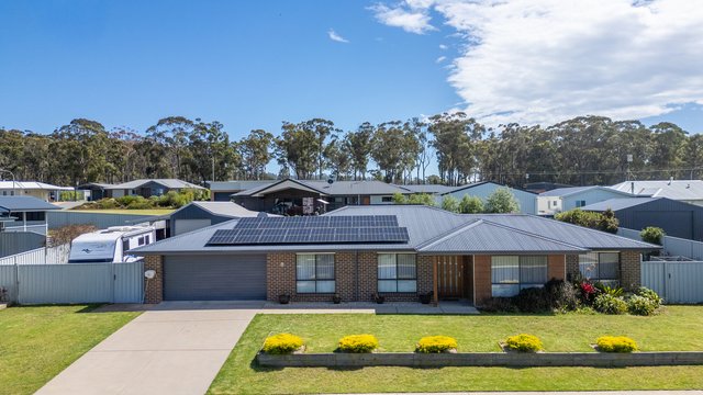 8 Kurrajong Crescent, NSW 2550