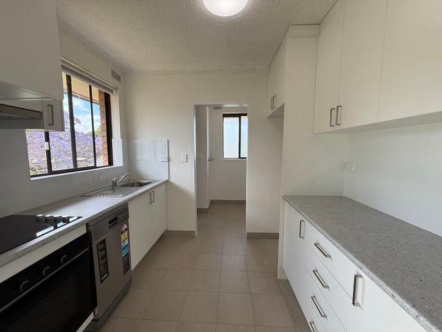 11/94 Windsor Road, NSW 2203