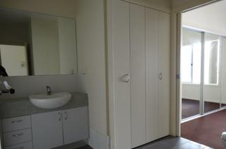 Bathroom (2016-10-20)