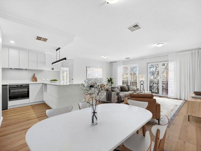 15/2 Henry Lawson Walk, WA 6004