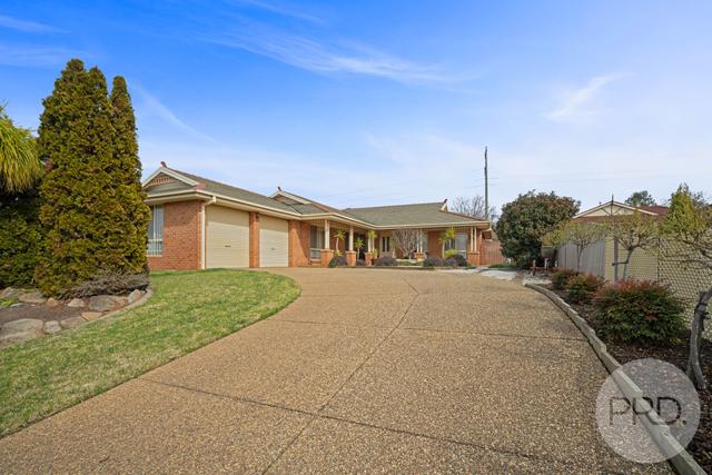 7 Malebo Place, NSW 2650