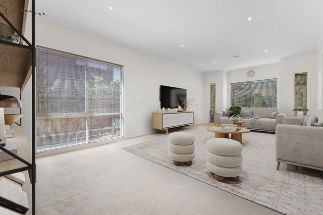 2 Travers Walk, VIC 3202