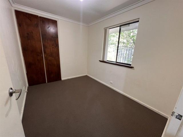 2/135 Yale Rd, WA 6108