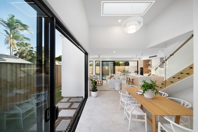 2/154 Oceanic Drive, QLD 4575