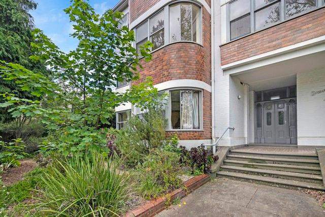 2/4 Lyons Street South, VIC 3350