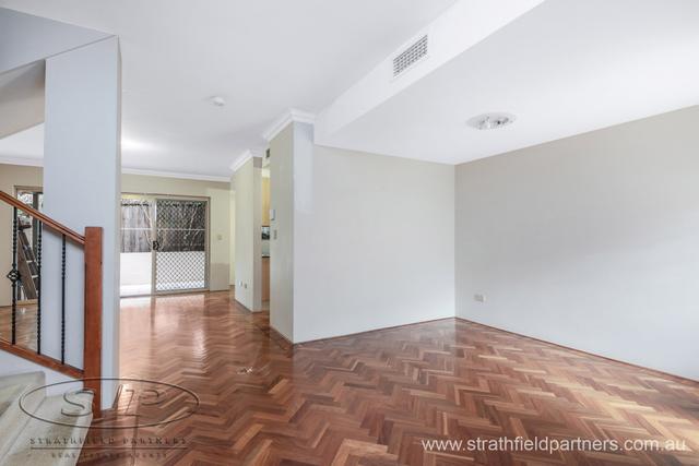 8/76 Beresford Road, NSW 2135