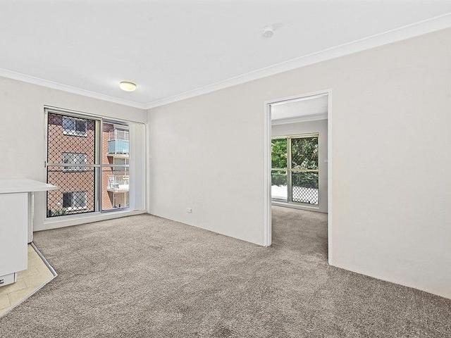 8/8 Fairway Close, NSW 2093