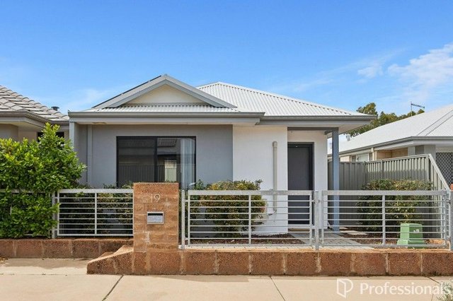 19 Casterton Road, WA 6122