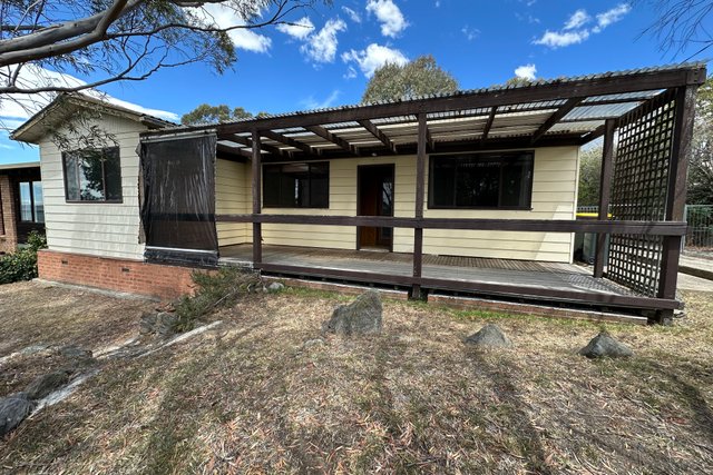 9 Giwang Street, NSW 2630