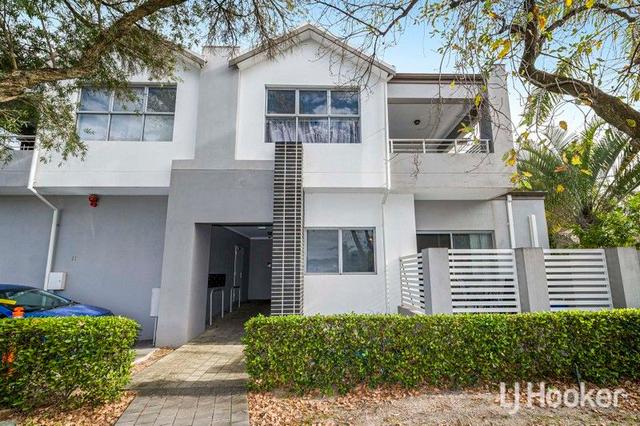 1/11 Debenham Street, WA 6108