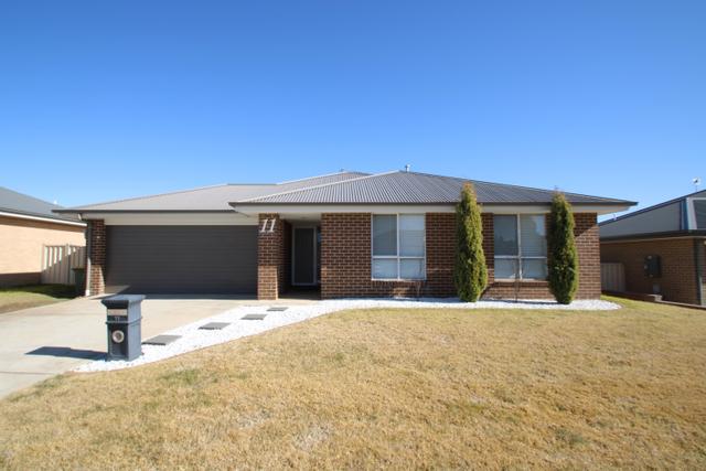 11 Hallaran Way, NSW 2800