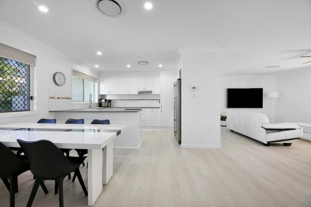 2 Sparrow Place, QLD 4220